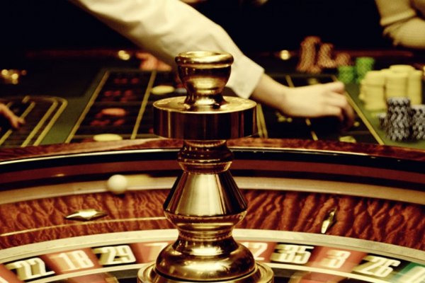 Social influence of online communities discussing roulette platforms within the UK